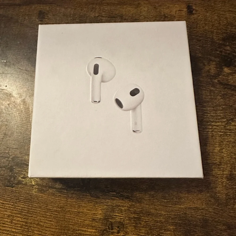 Apple AirPods Pro in Classic White